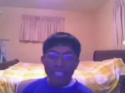 SILÊNCIO,ELE ESTÁ A CUSPIR FATOS