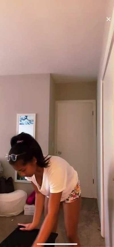 Love no bras and low cut shirts