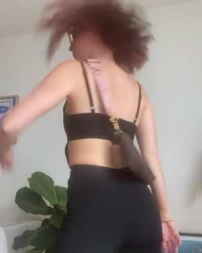 Charlotte Chimes 🍑