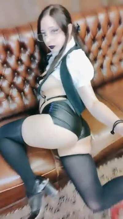 “Sir,which view do you prefer? Top or bottom?” - Not your usual secretary It’s the last day to get this set, don’t miss out (Link below)