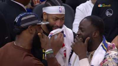 [Highlight] Draymond Green yucking it up with Anthony Davis and LeBron James during the Warriors-Lakers preseason game: