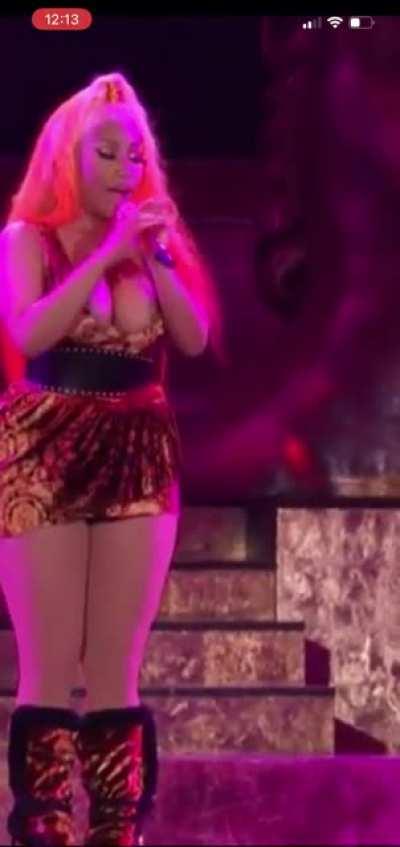 Nicki Minaj @nickiminaj