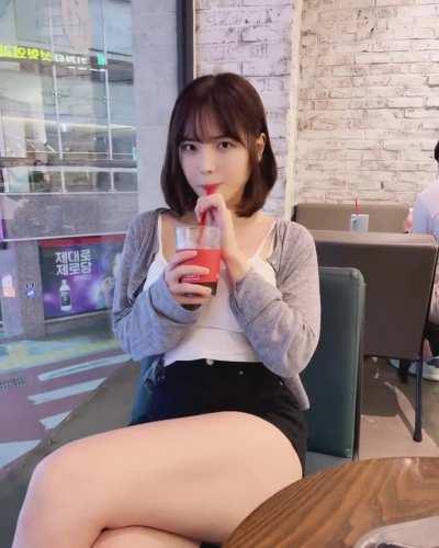 Cute face and nice thighs