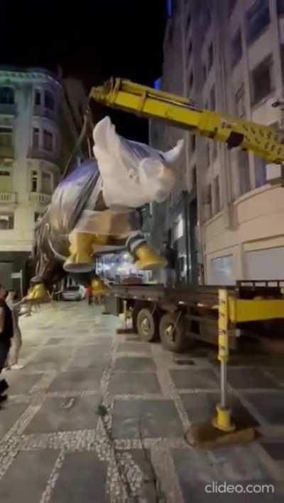 A pedidos: touro_B3_removido_ao_som_funk_naruto.mp3