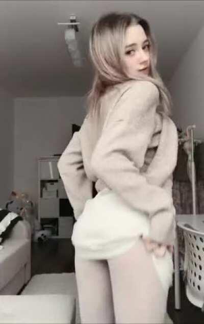 Cam Girl Kinda Looks Like A Tiny Maisie Williams