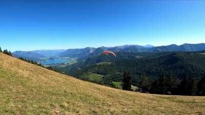 One of my favorite bits of Kiara's paragliding video yesterday was when her hats get knocked off by the wind