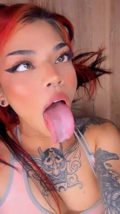 Any Redditor who wants to breed this slut