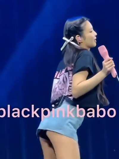 Jennie's cheeks, she deserves a pronebone💦