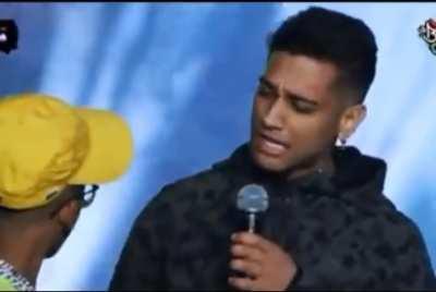 ele ataca novamente..