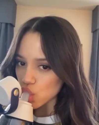 I wish she'd do that to me...