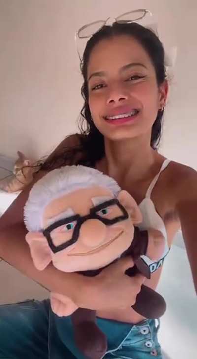 This lil belly button holds all my secrets