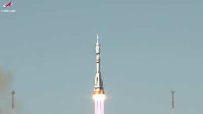 Ракета «Союз-2.1а» с первым в мире киноэкипажем успешно стартовала с космодрома Байконур.