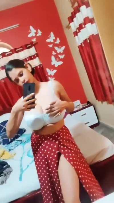 F19 Do normal girls even get likes these days 😔