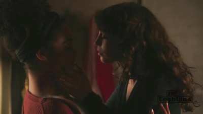 Aisha Dee & Katrina Tannenbaum (The Bold Type - s02e05)