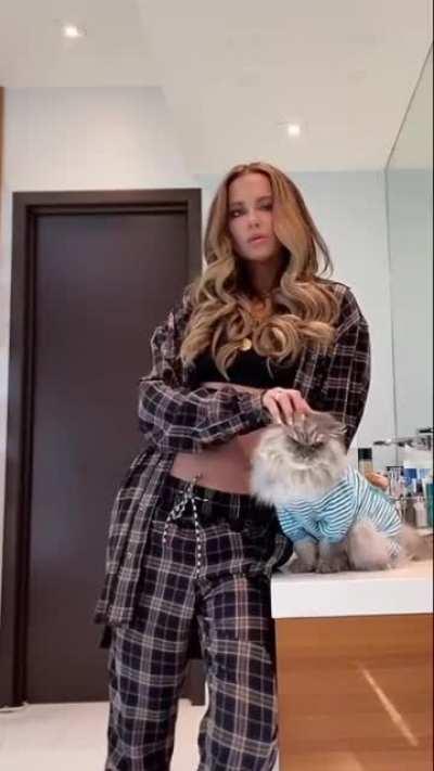 Kate Beckinsale at 48 ❤️