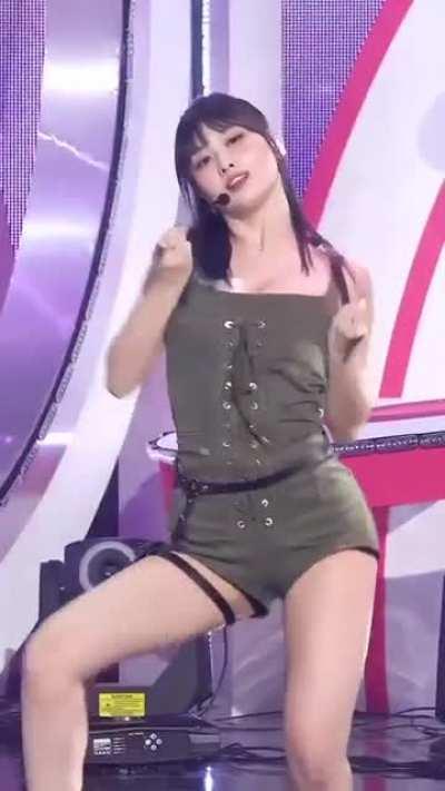 Talk That Talk Momo is really something 🥵