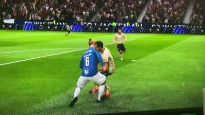 Chiellini got tired of his shit and deadass bicycle kicked/Trouble in paradised him lmao