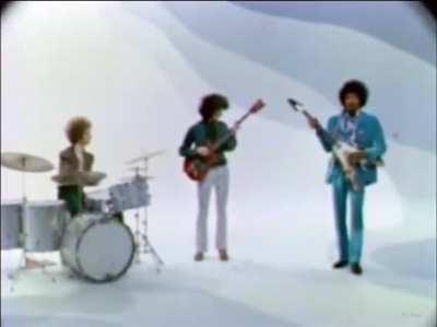 Never seen this before, but damn is that some high-quality hendrix footage.