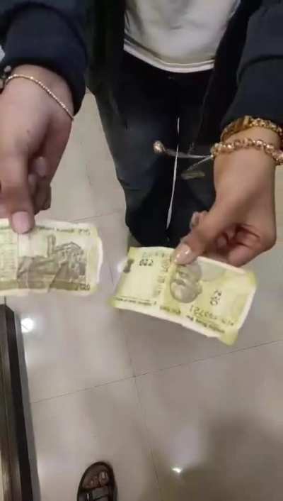 20₹ Sandwich note..!! Real or fake..?!?