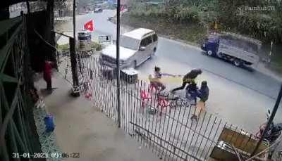 Xtremely terrifying moment when suv loses control