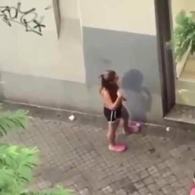 Quédense en casa si :,) y tomen agua