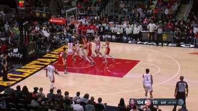 [Highlight] Sengun with the absolutely unreal cross-court pass and then he gets the o-board and bucket off the miss!