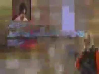 Counter-Strike (CS) عبارة عن سلسلة من ألعاب الفيديو متعددة اللاعبين مطلق النار من منظور شخص أول حيث تحارب فرق من الإرهابيين لارتكاب عمل إرهابي (القصف