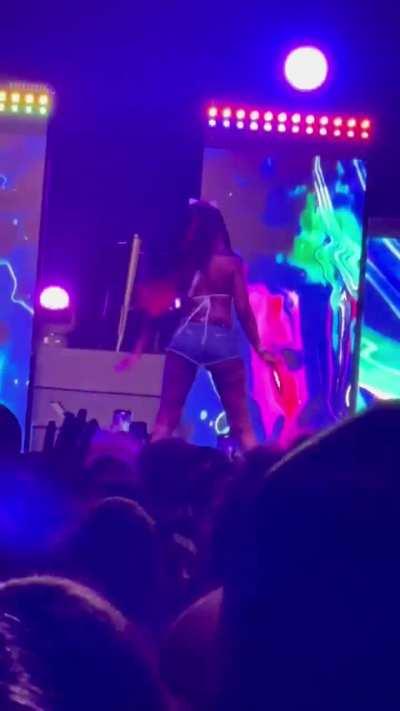 Hoochie babies run them likes up