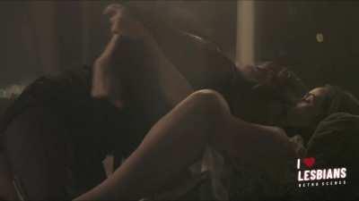 Retro Scenes: Abigail Spencer & Sonja Kinski - 