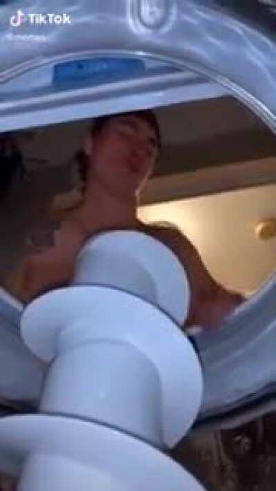 HolUP....*Orange tube intro starts playing*