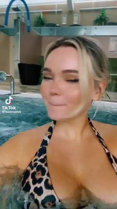 Goddess Karen Selvik