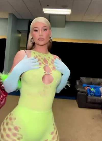 [reddit] feed me and let’s get nasty af 😩