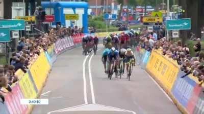 Taco van der Hoorn's sprint today was really metal!