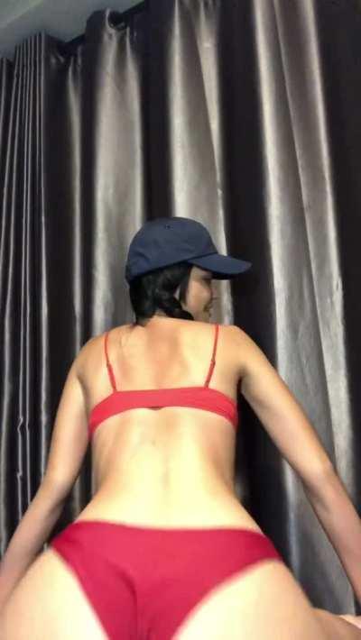 I hope that the 5 guys who see this like my curves 🦋