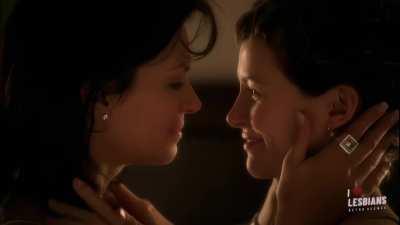 Retro Scenes: Wendy Crewson & Leslie Hope - 