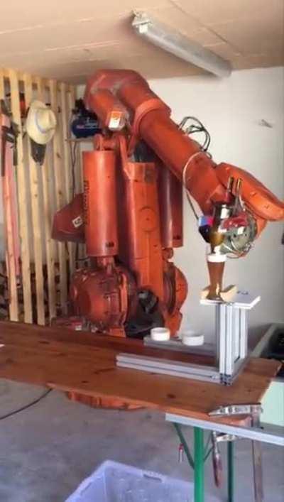 Впахивают роботы, счастлив человек!