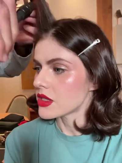 'Getting ready to go out' - Alexandra's glam time - IG September 2025