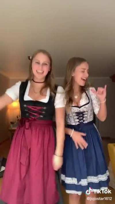 Wie viele Dorflieder kennen Jolina und Ayana?