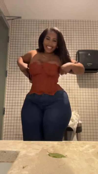 booty so phat [Manoushka]