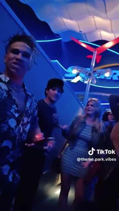 Insufferable line cutter at Disney: 