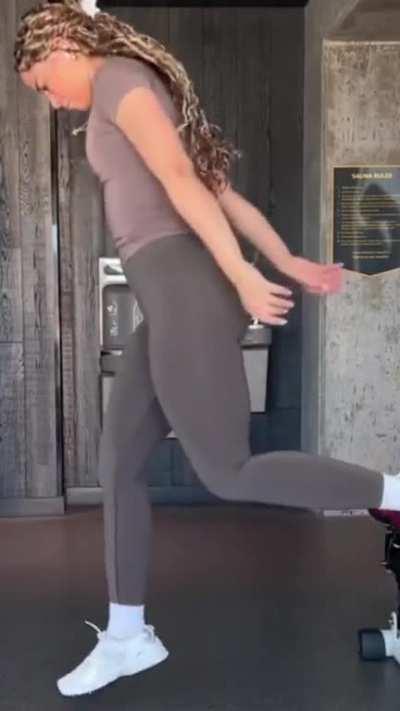 Lexie maintaining her booty