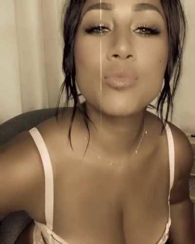 A goodnite kiss from da b-day girl... now time for da b-day suit!!