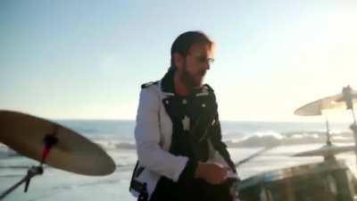 as everyone know, lemon destroyed long and winding road by his incompetent bass playing, so i fixed it (ear rape, not that loud but still)