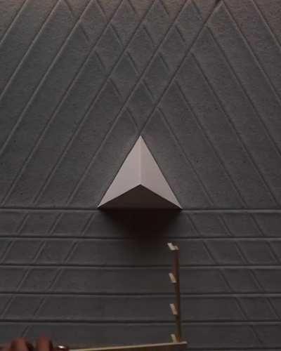 Patterns being drawn on sand with pinpoint precision. just wow