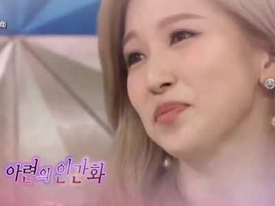 Mina - blonde, light eyes, close up