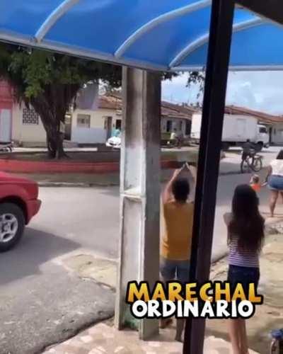 Quando AQUELE vizinho vai embora...