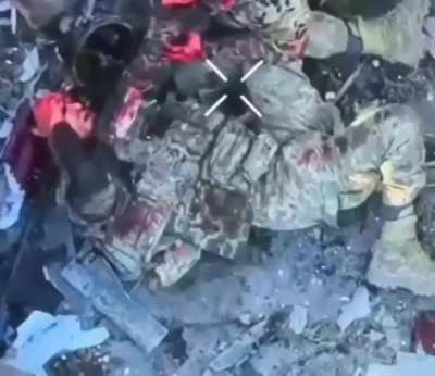 Drone footage knife fight between Russian and Ukrianian soldier 