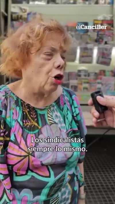 Señora opina sobre la marcha del 24