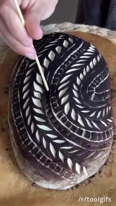 Scoring sourdough bread