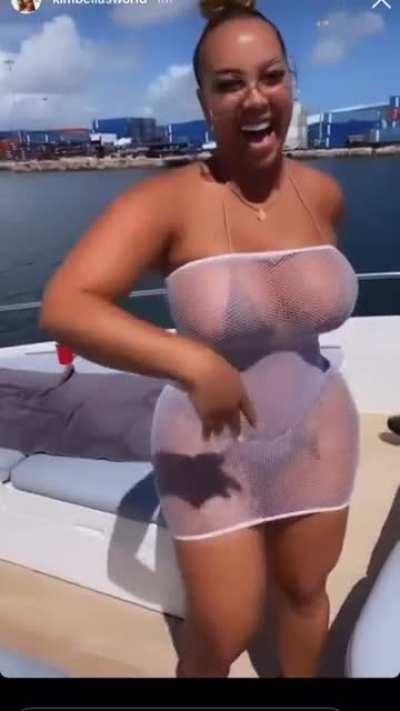 Kimbella twerk 🤤